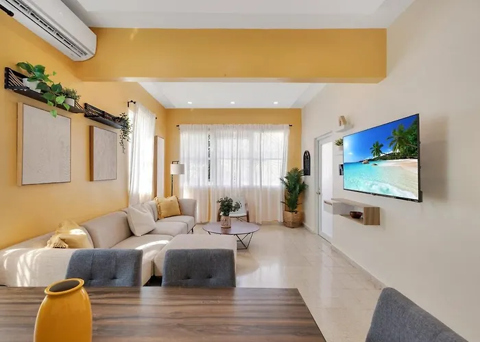 Group Vacation Home Steps From Beach And Nightlife