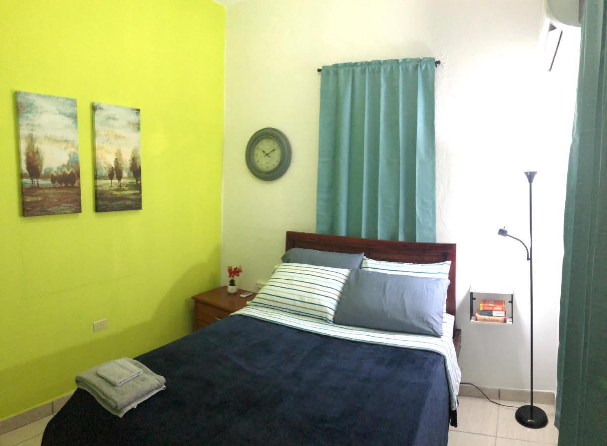 Metro Host Apartment *
