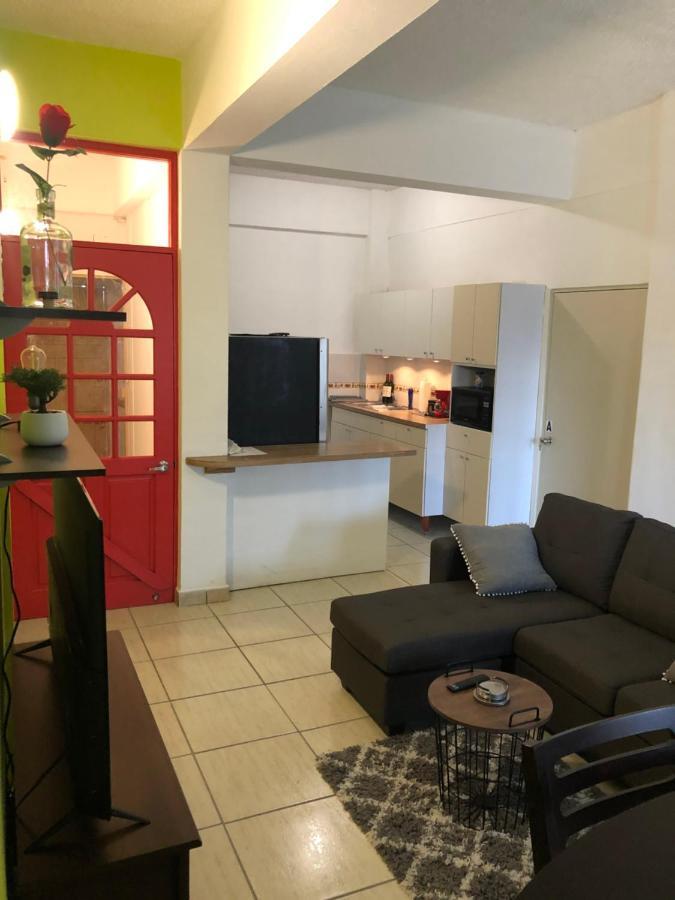 Metro Host Apartment *