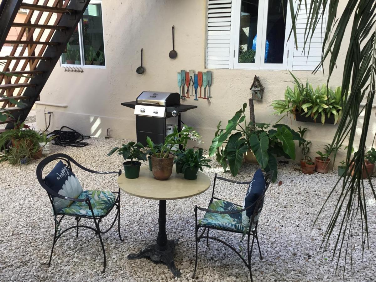One Bedroom 30 Steps From Prime Generator Parking Included * San Juan