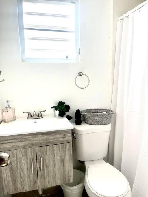 Apartment Casa Gumamela - Bright & Spacious 6-bedroom Units San Juan