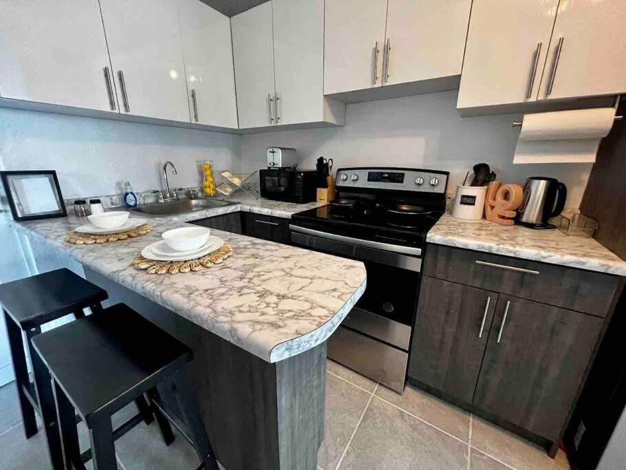 Casa Gumamela - Bright & Spacious 6-bedroom Units * San Juan