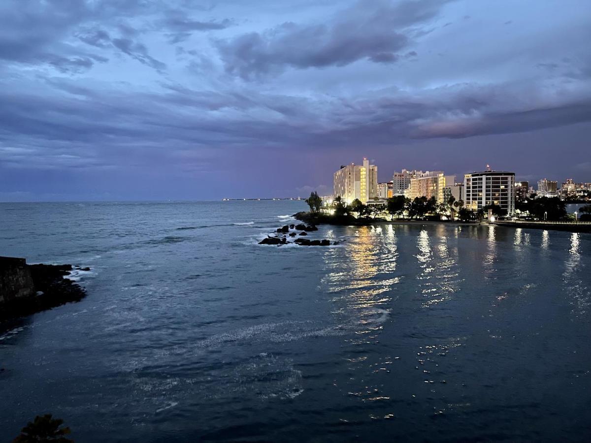 Swanky Oceanside Condado Penthouse *