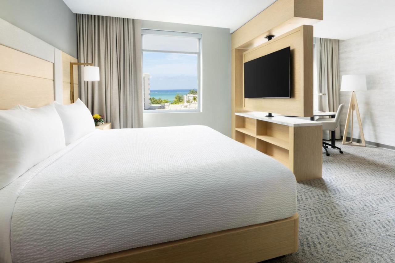 Hotel By Marriott Isla