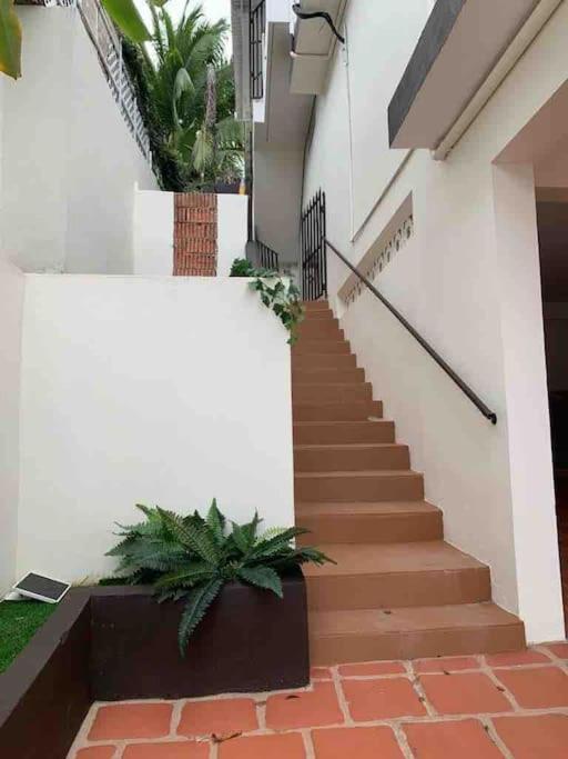 Private In Duplex W 4 Baths Fq Beds 1-3ppl Homestay