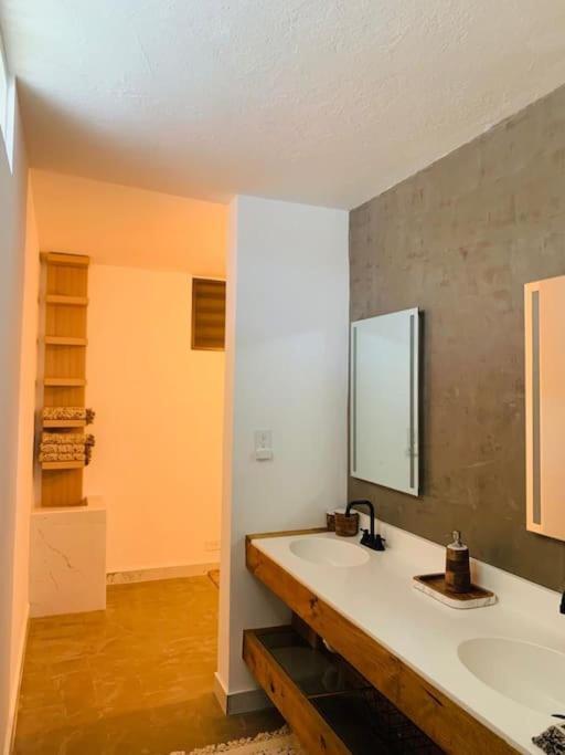 Private In Duplex W 4 Baths Fq Beds 1-3ppl Homestay