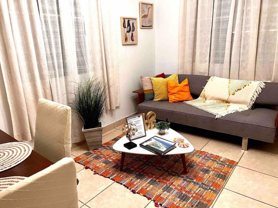 5 Min From Airport And Isla Location & Pool & Jacuzzi & Youtube Video Available
