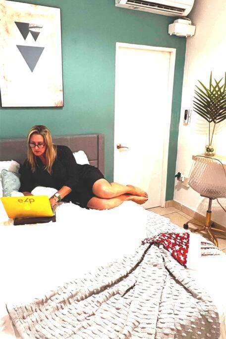 5 Min From Airport And Isla Location & Pool & Jacuzzi & Youtube Video Available Holiday home *