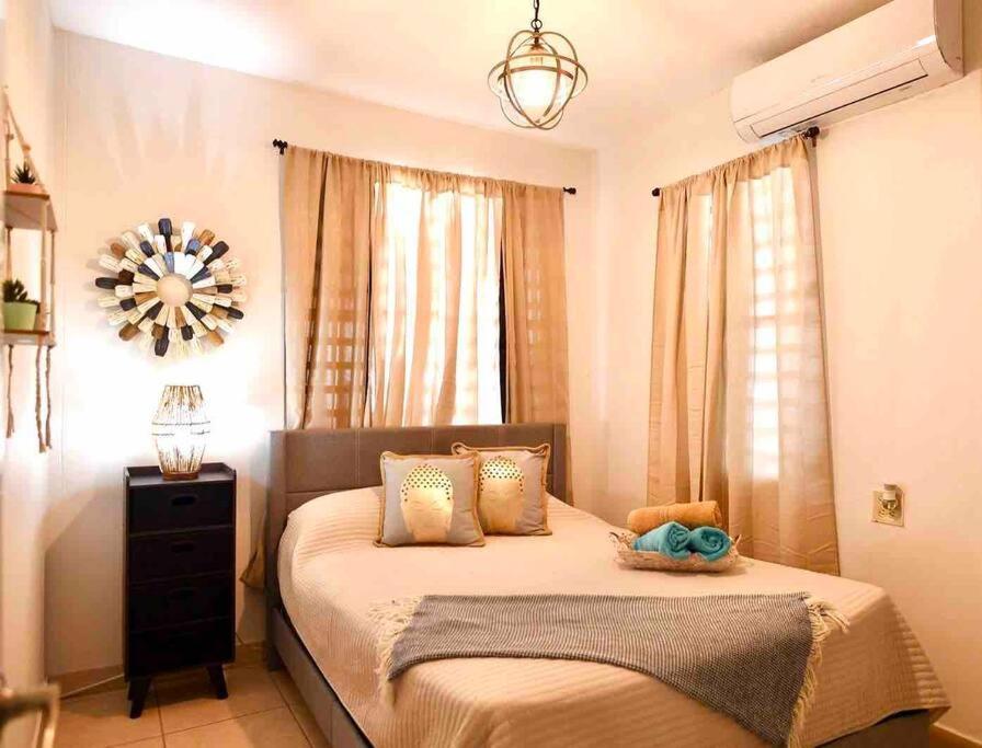 5 Min From Airport And Isla Location & Pool & Jacuzzi & Youtube Video Available * San Juan