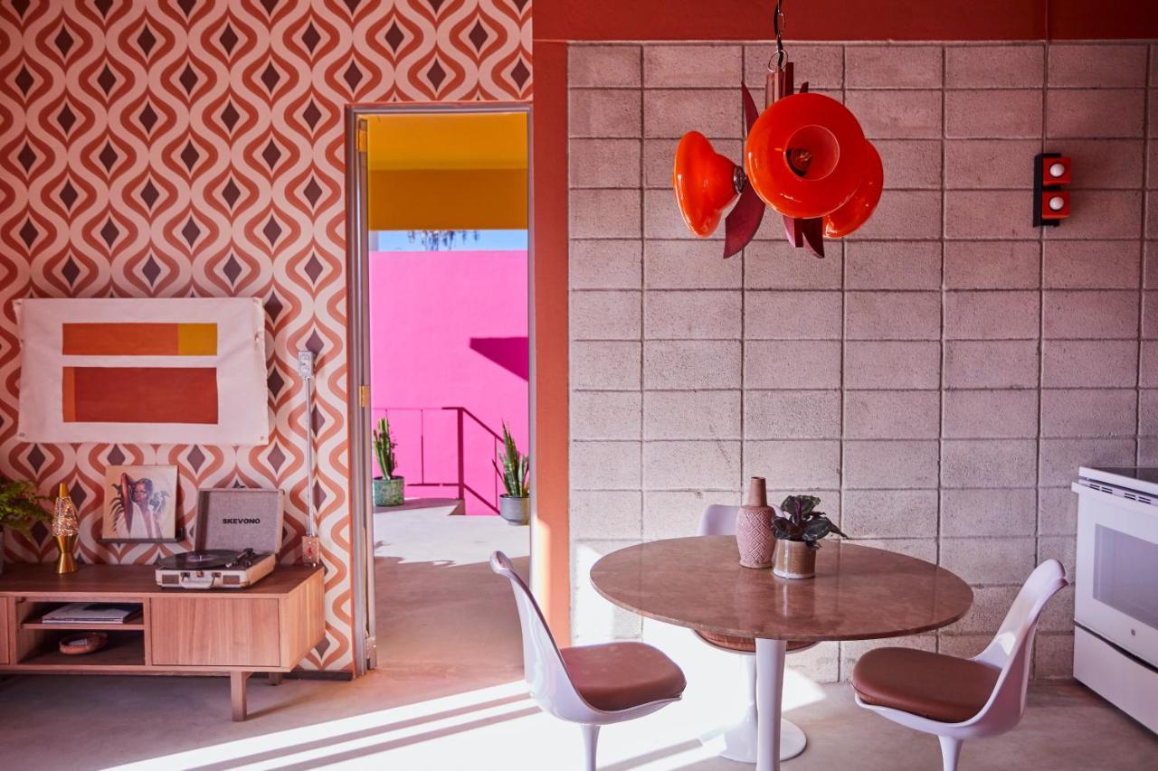 Mood Haus By Dw - 70's Retro * San Juan