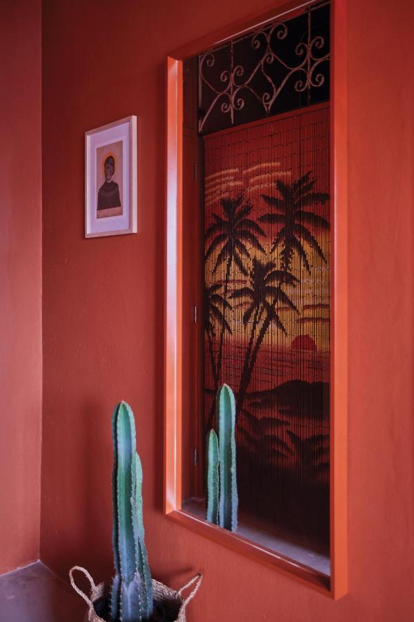 Mood Haus By Dw - 70's Retro