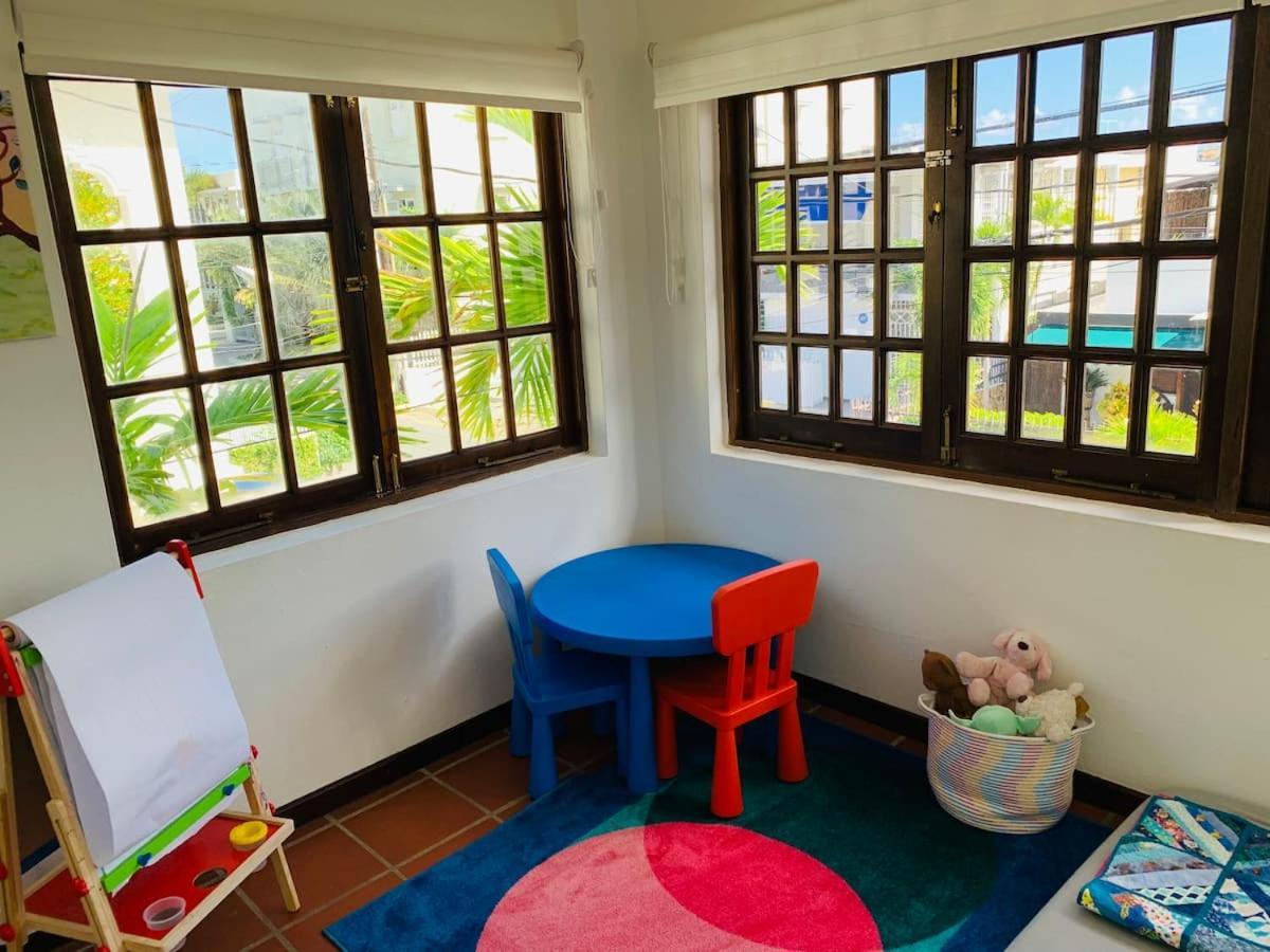 Footprints House At Yardley Place Holiday home *