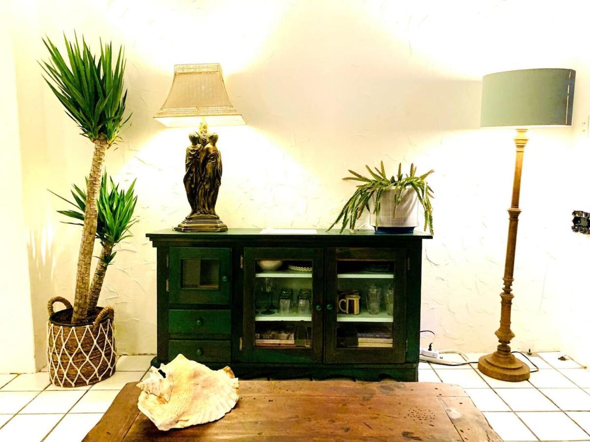 Footprints House At Yardley Place *