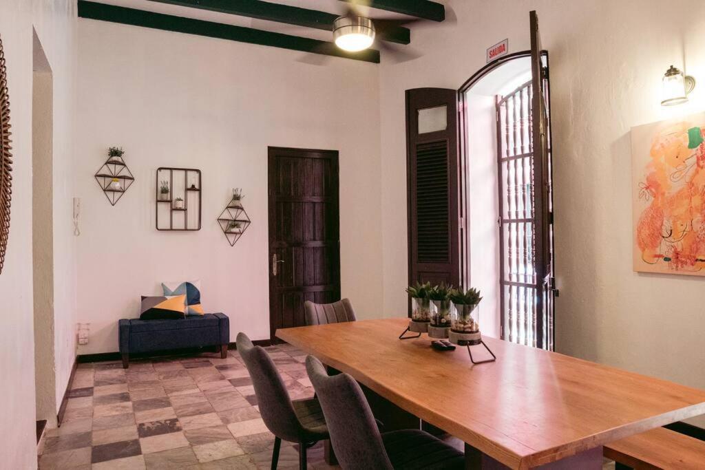 Art Inspired Apt Besides Governors Mansion In Osj - Fort Apt 11 Apartment *