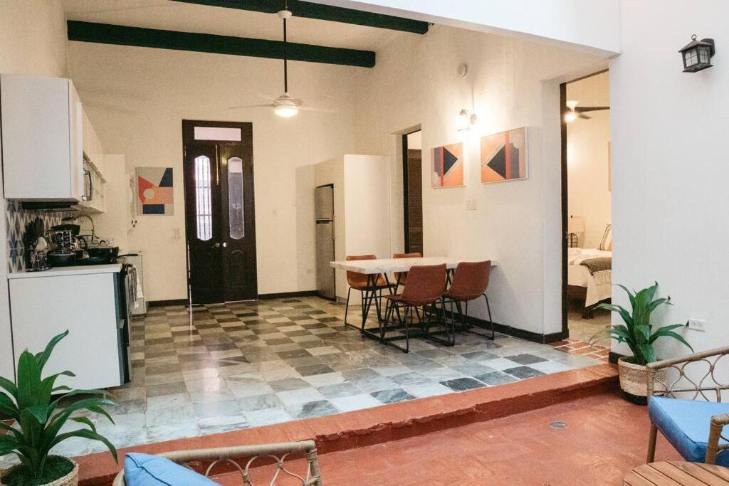 Art Inspired Apt Besides Governors Mansion In Osj - Fort Apt 11 San Juan