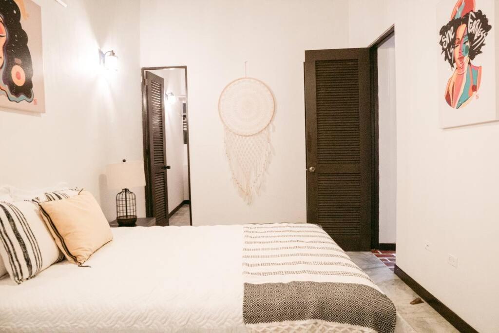 Art Inspired Apt Besides Governors Mansion In Osj - Fort Apt 11 Apartment *