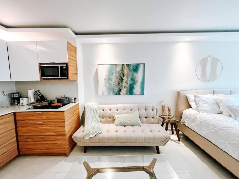 Comfy Modern Studio Apt @ T-mobile Apartment *