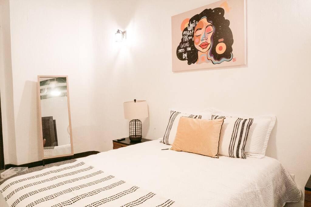 Apartment Art Inspired Apt Besides Governors Mansion In Osj - Fort Apt 11