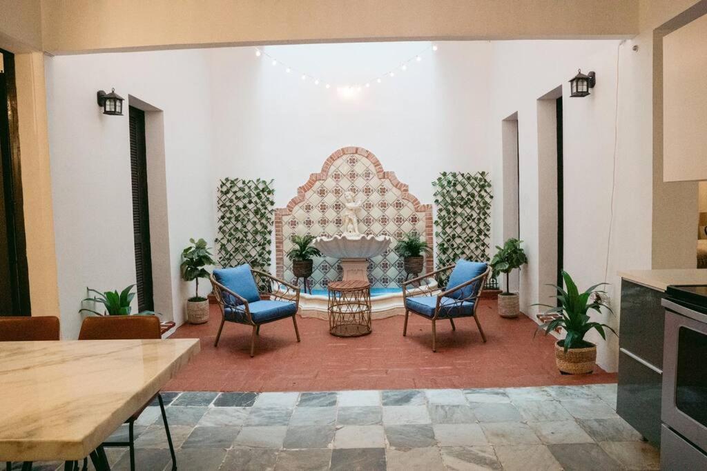 Art Inspired Apt Besides Governors Mansion In Osj - Fort Apt 11