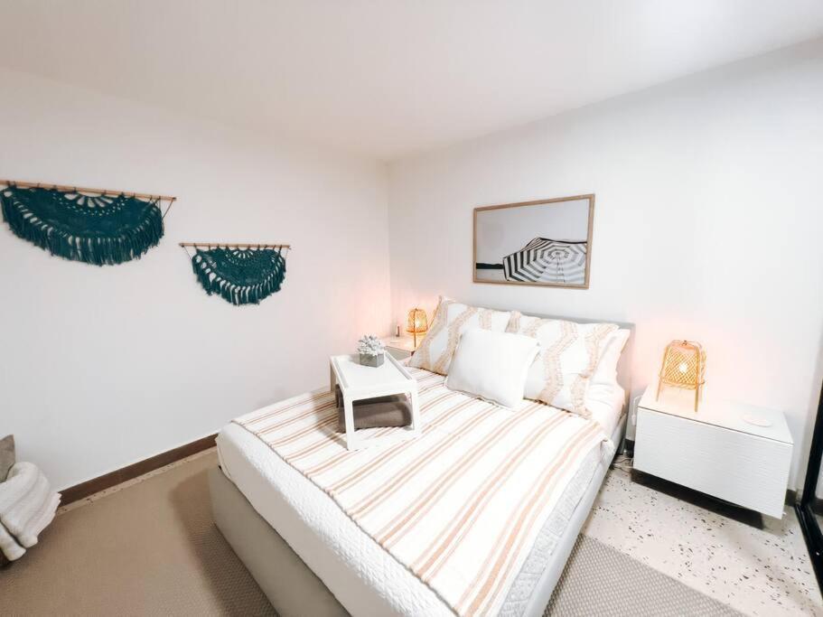 Flamboyan - Condado Apt Walking To Beach W/ Prk Apartment *