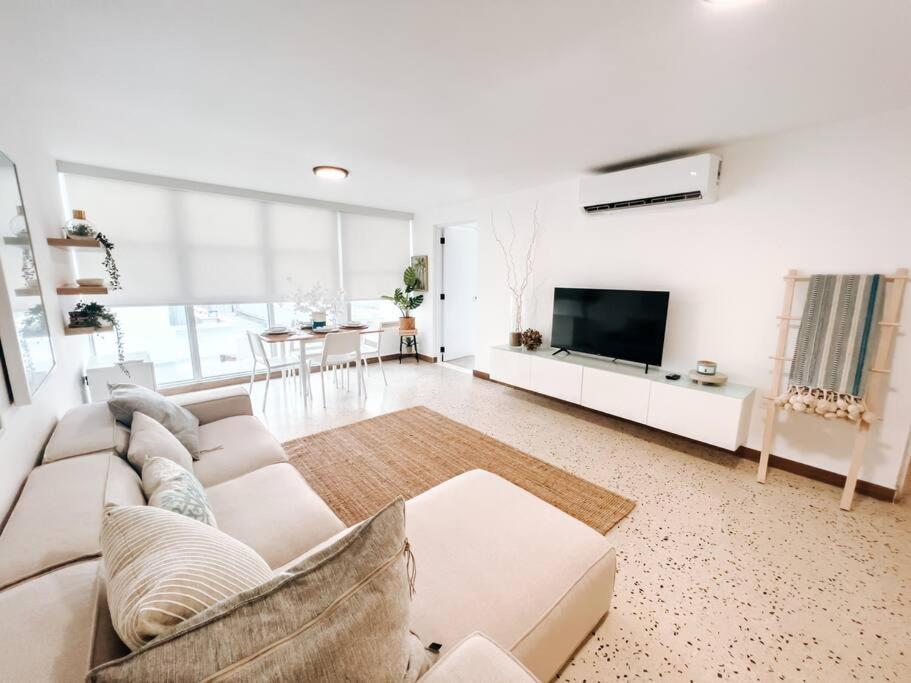 Flamboyan - Condado Apt Walking To Beach W/ Prk Apartment *