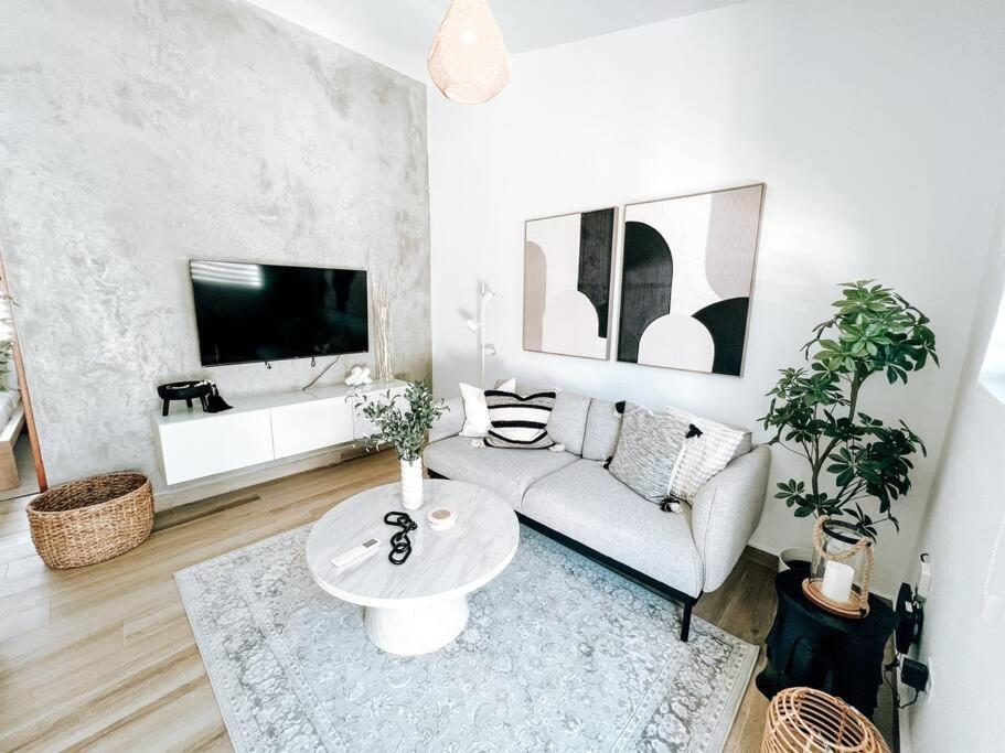 Stylish Comfy Boho Style W/ Parking@ * San Juan