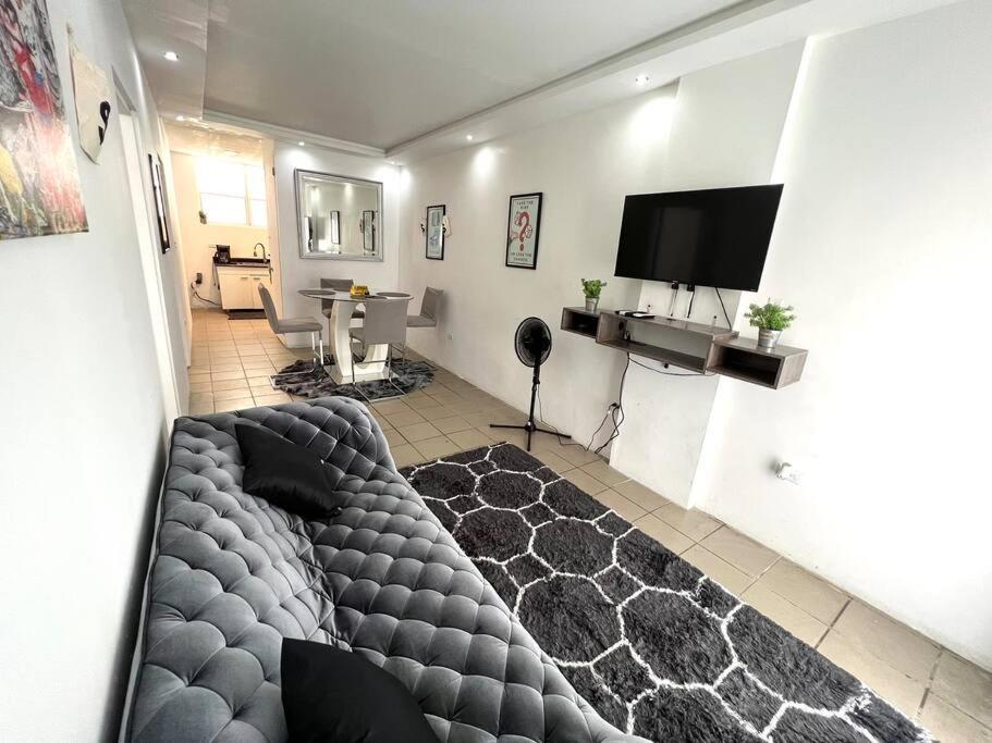 Monopoly 2 Bedroom Near Beach W/pool/parking Apartment San Juan