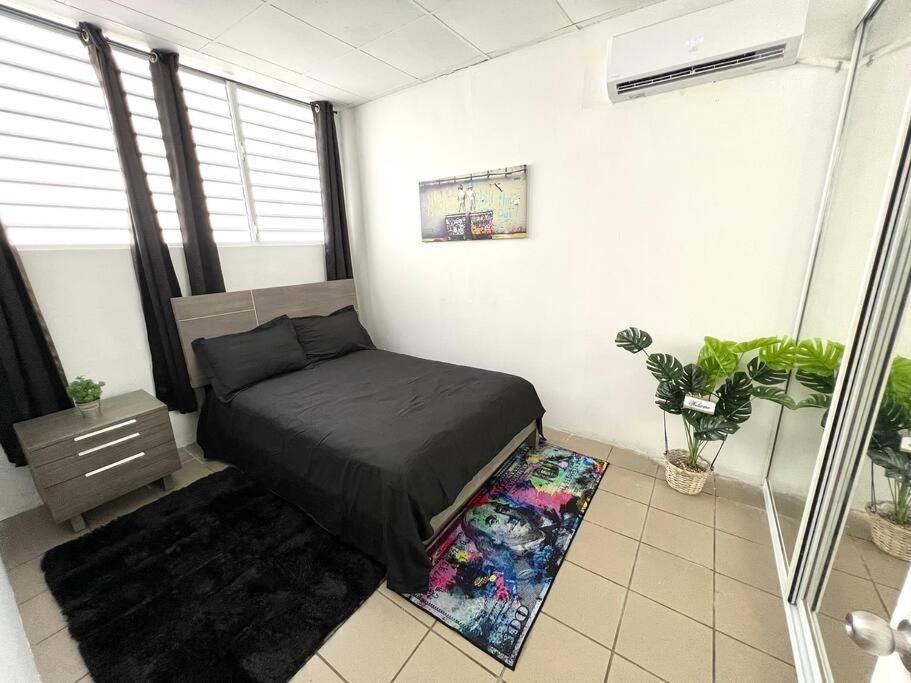 Apartment Monopoly 2 Bedroom Near Beach W/pool/parking *