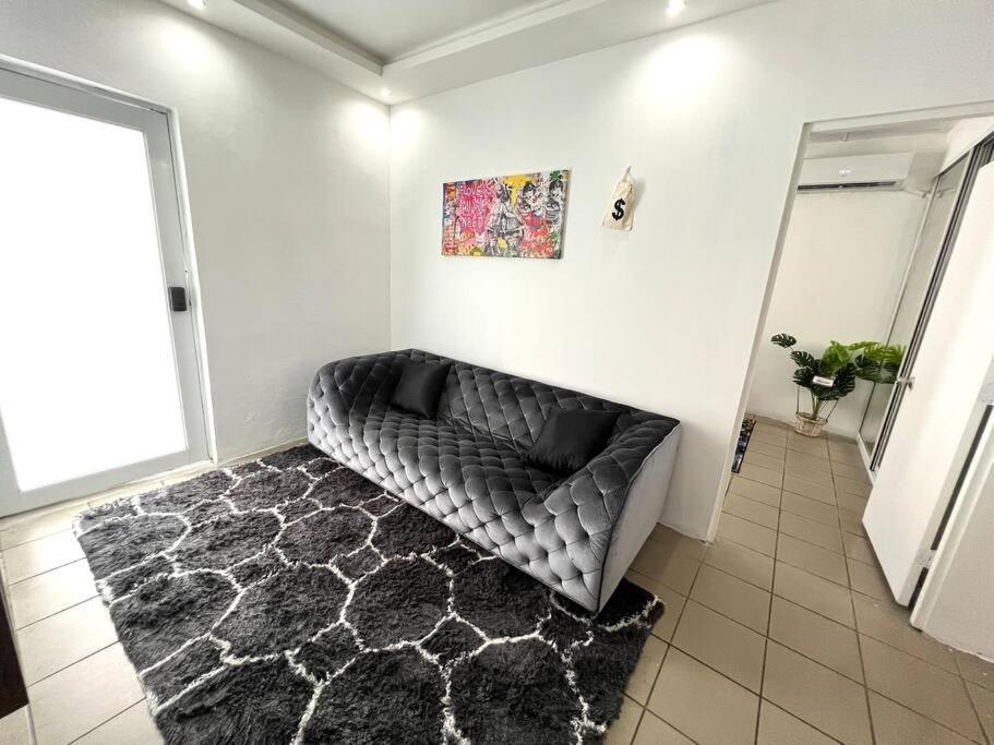 Monopoly 2 Bedroom Near Beach W/pool/parking Apartment