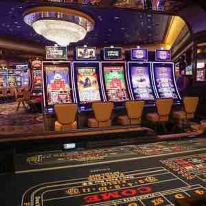 Monopoly 2 Bedroom Near Beach W/pool/parking *
