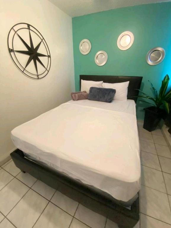 Isla Verde Tower Apts * San Juan