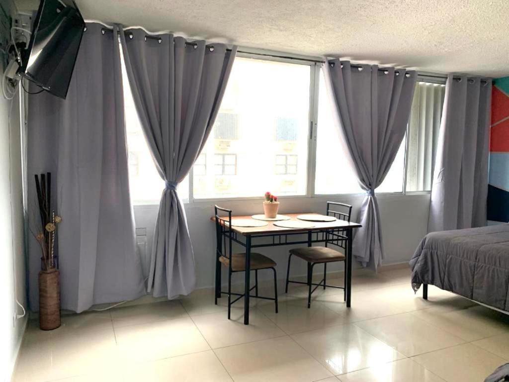 Isla Verde Tower Apts *