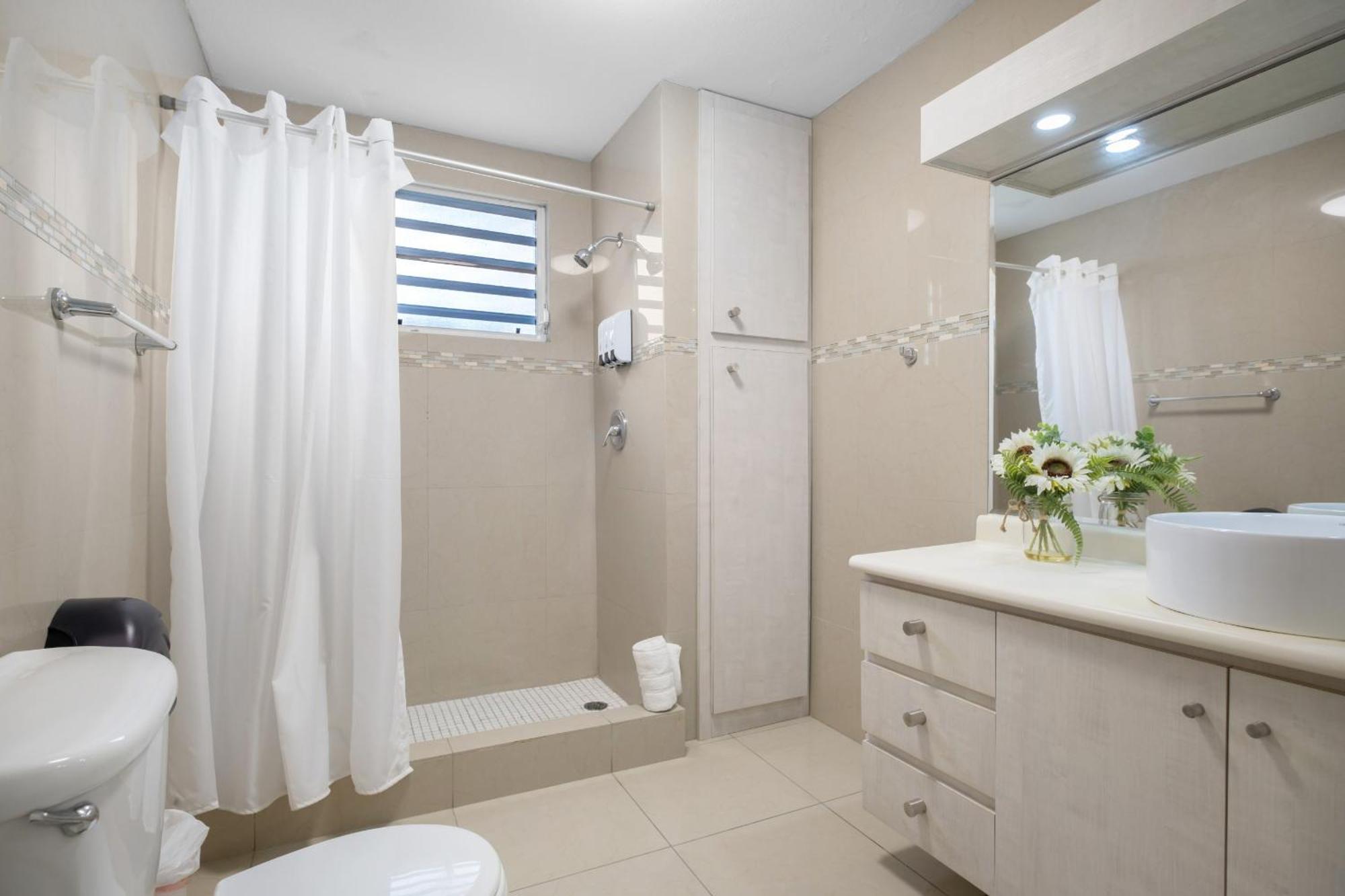 Apartment Prime Location At Condado 2br 1ba - 9 *