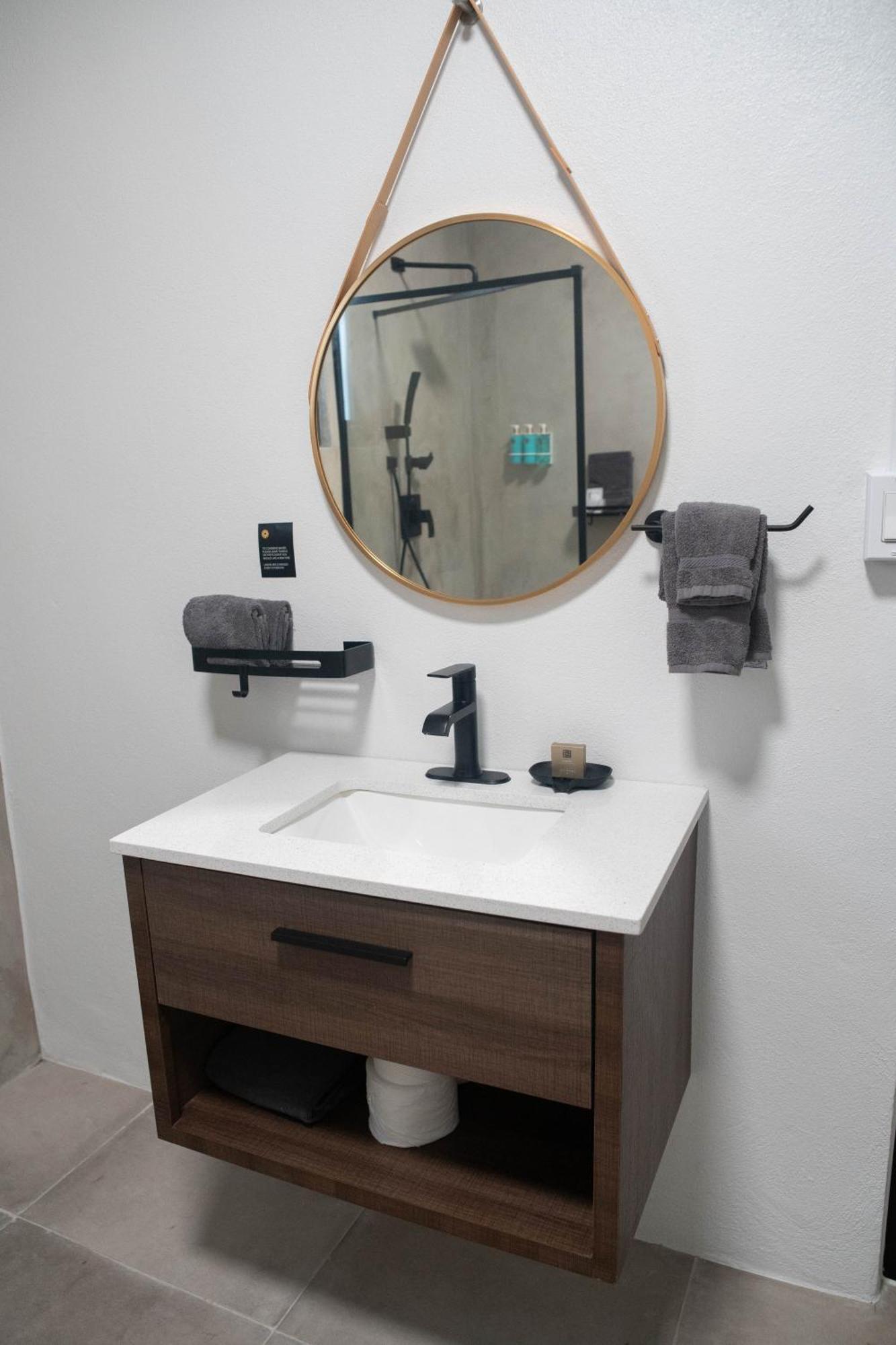 The Looking Glass Hotel 3*