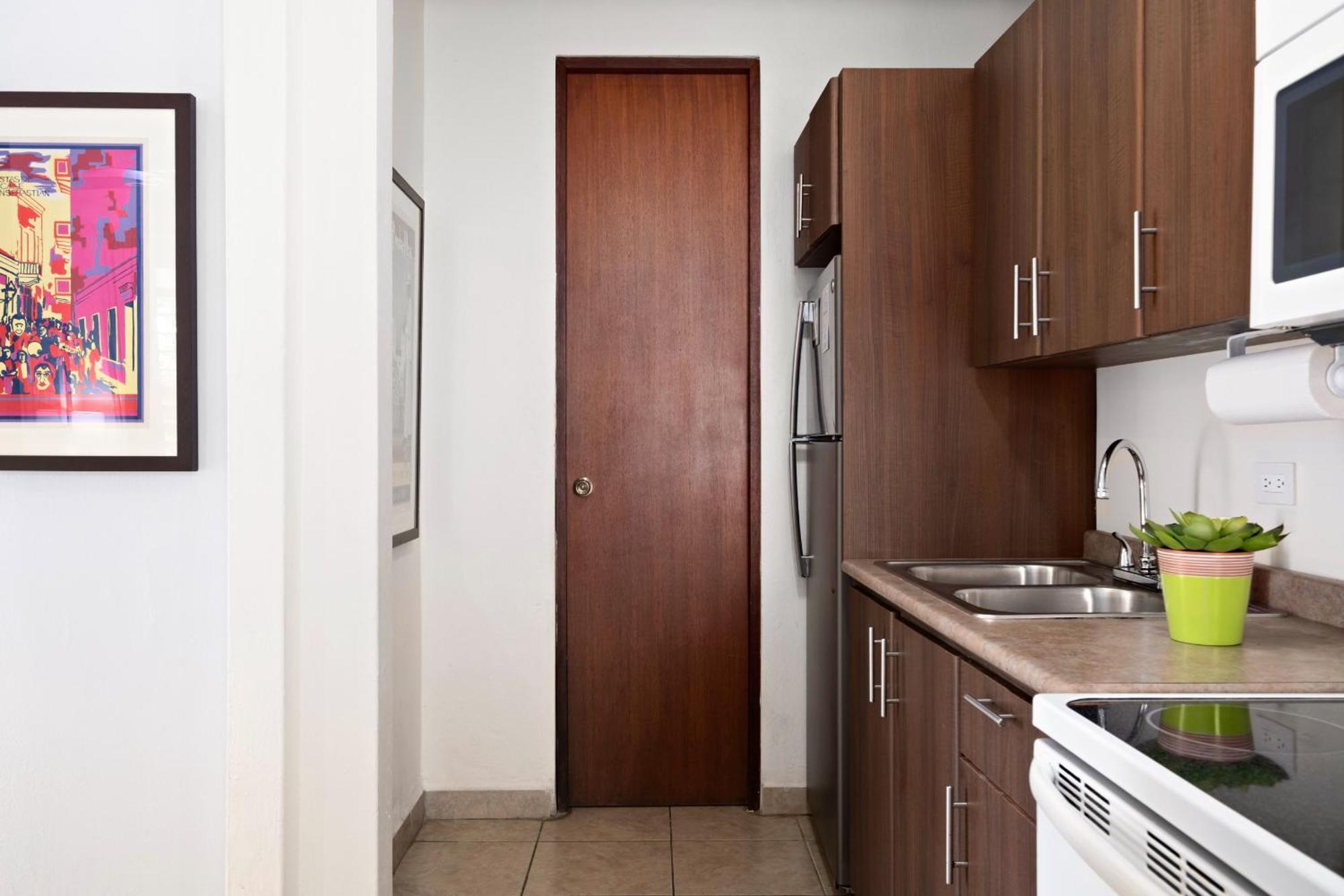 Prime Location At Condado With Rooftop Oasis - 2&3 Apartment