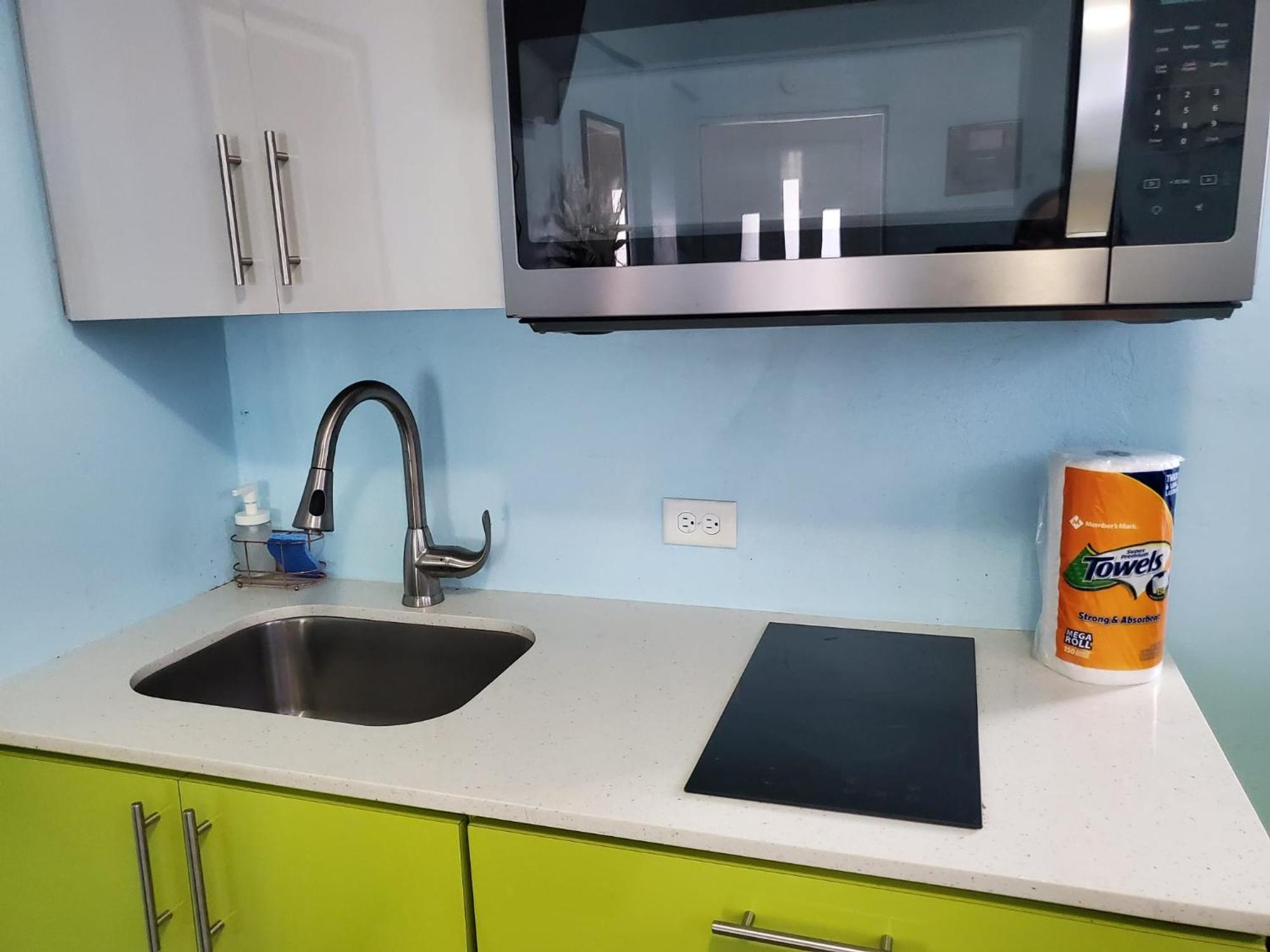 Apartment With Private Entrance And Bath Near Beach, Unit 4 *