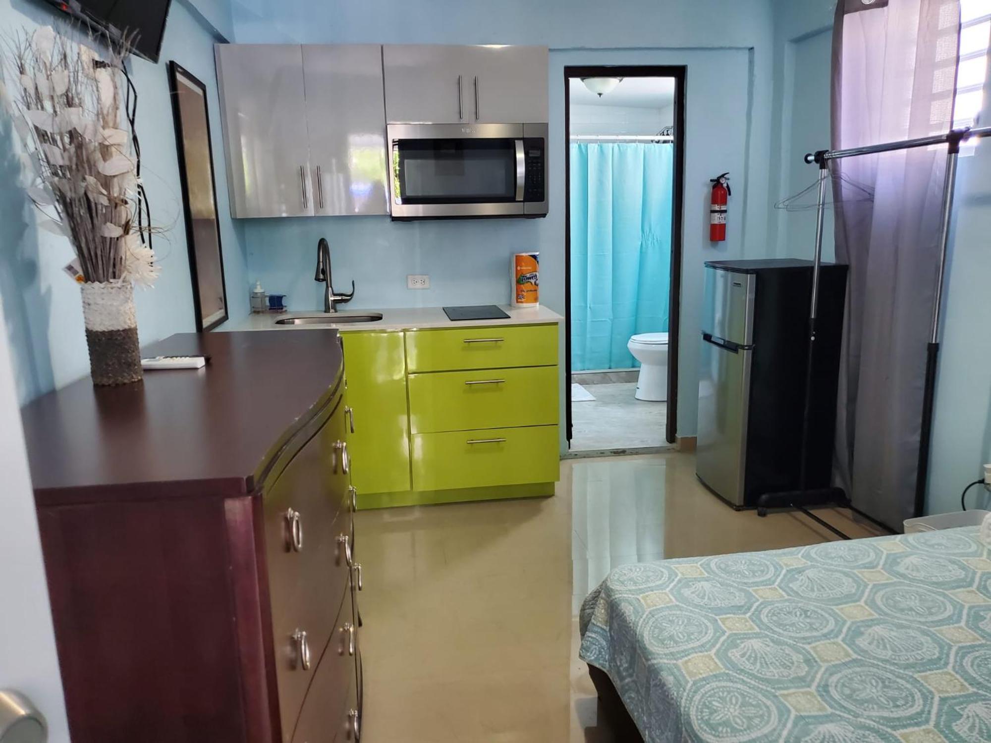 With Private Entrance And Bath Near Beach, Unit 4 *