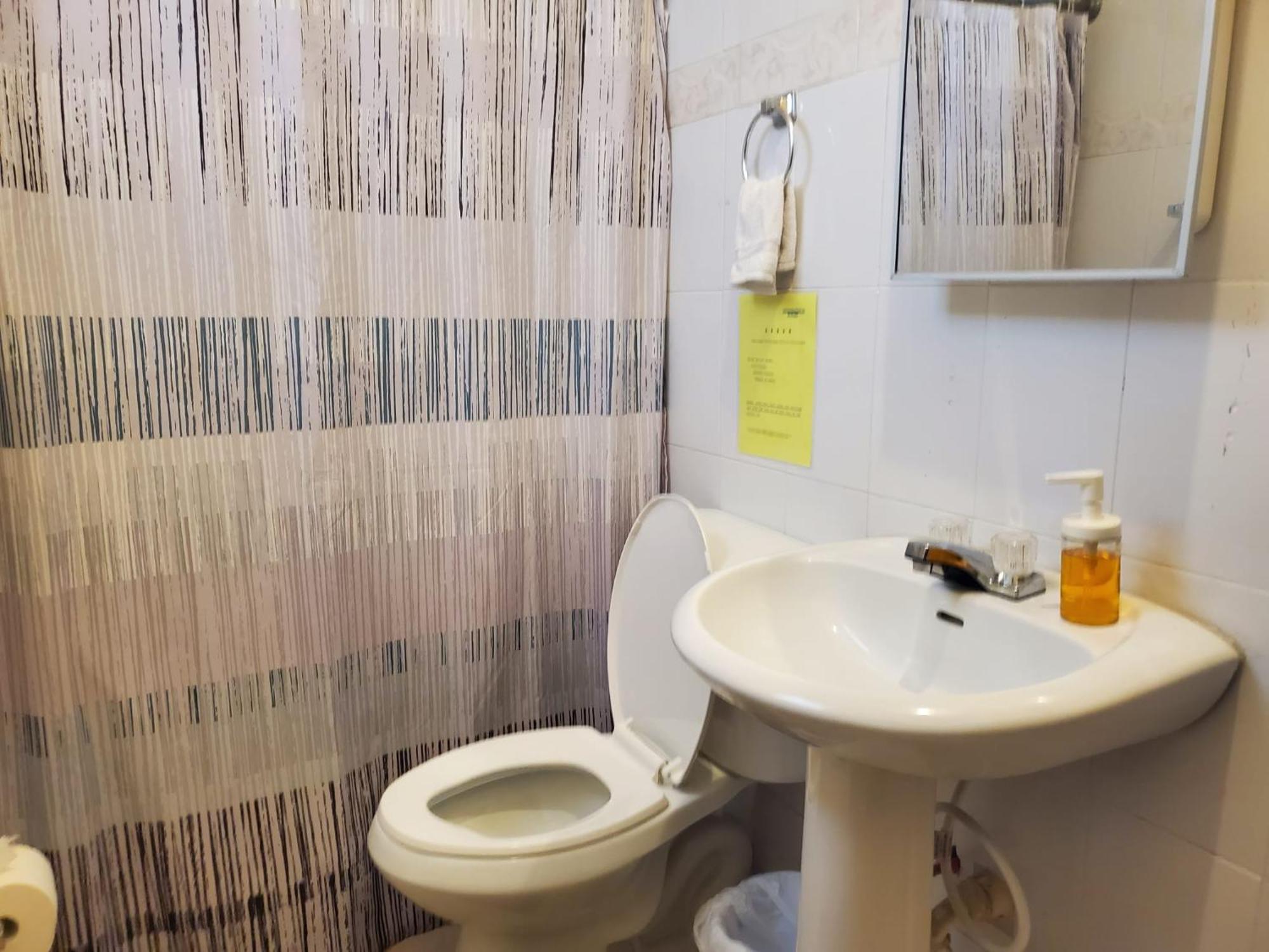 Del Valle Casa Near Trendy Calle Loiza- One Bedroom With Queen Apartment
