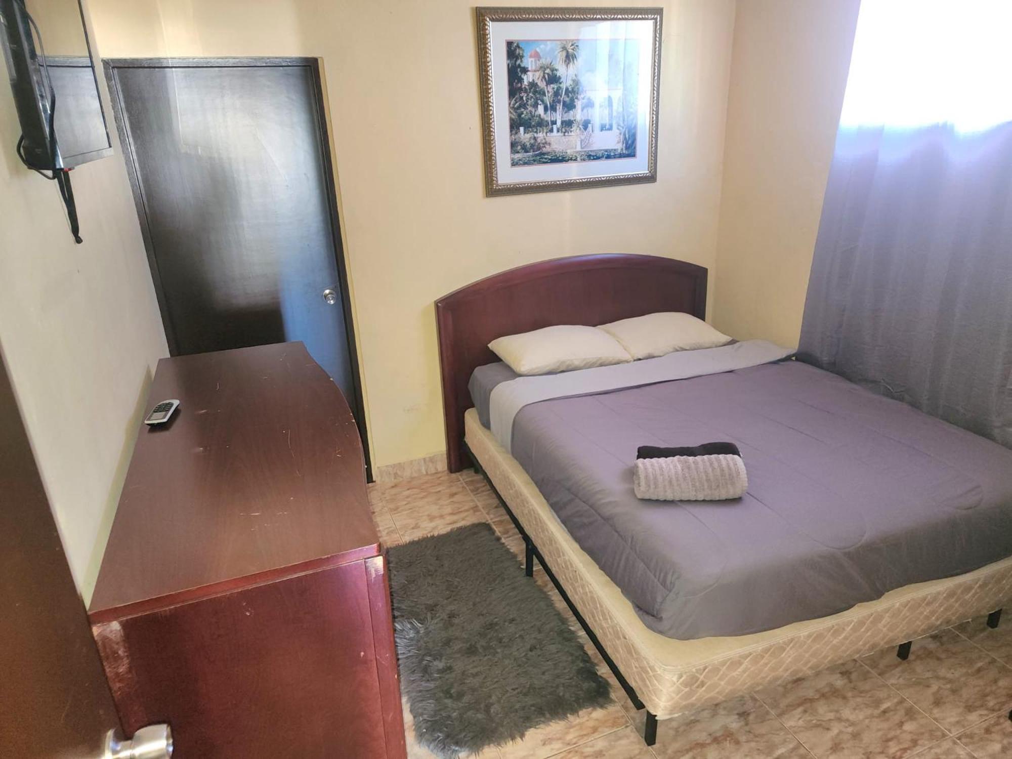 Del Valle Casa Near Trendy Calle Loiza- One Bedroom With Queen Apartment San Juan