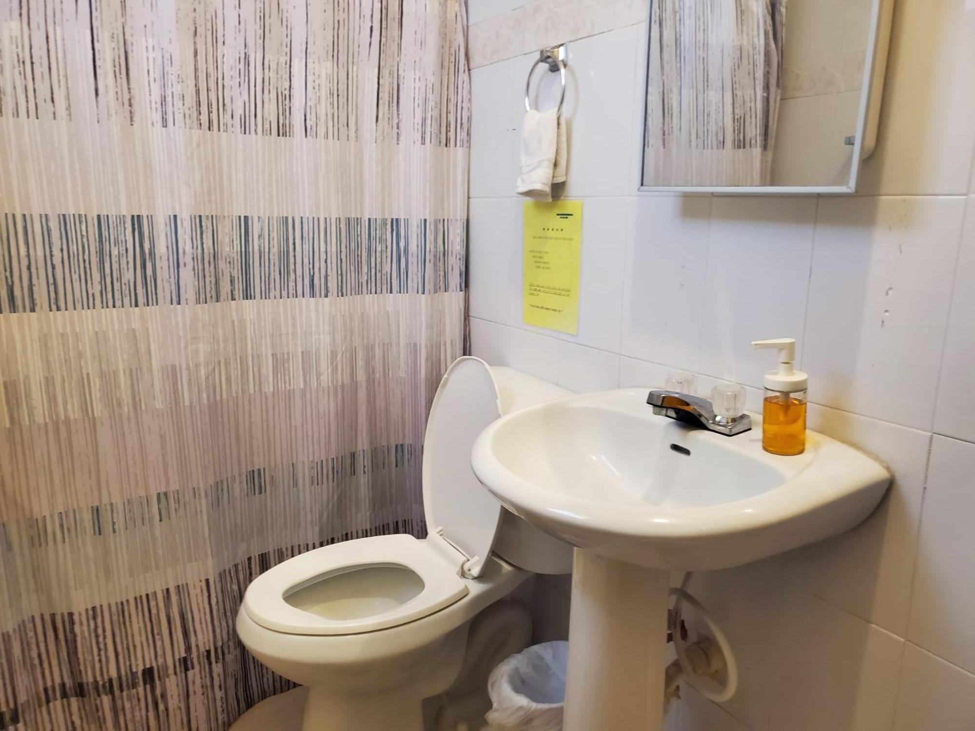 Del Valle Casa Near Trendy Calle Loiza- One Bedroom With Queen