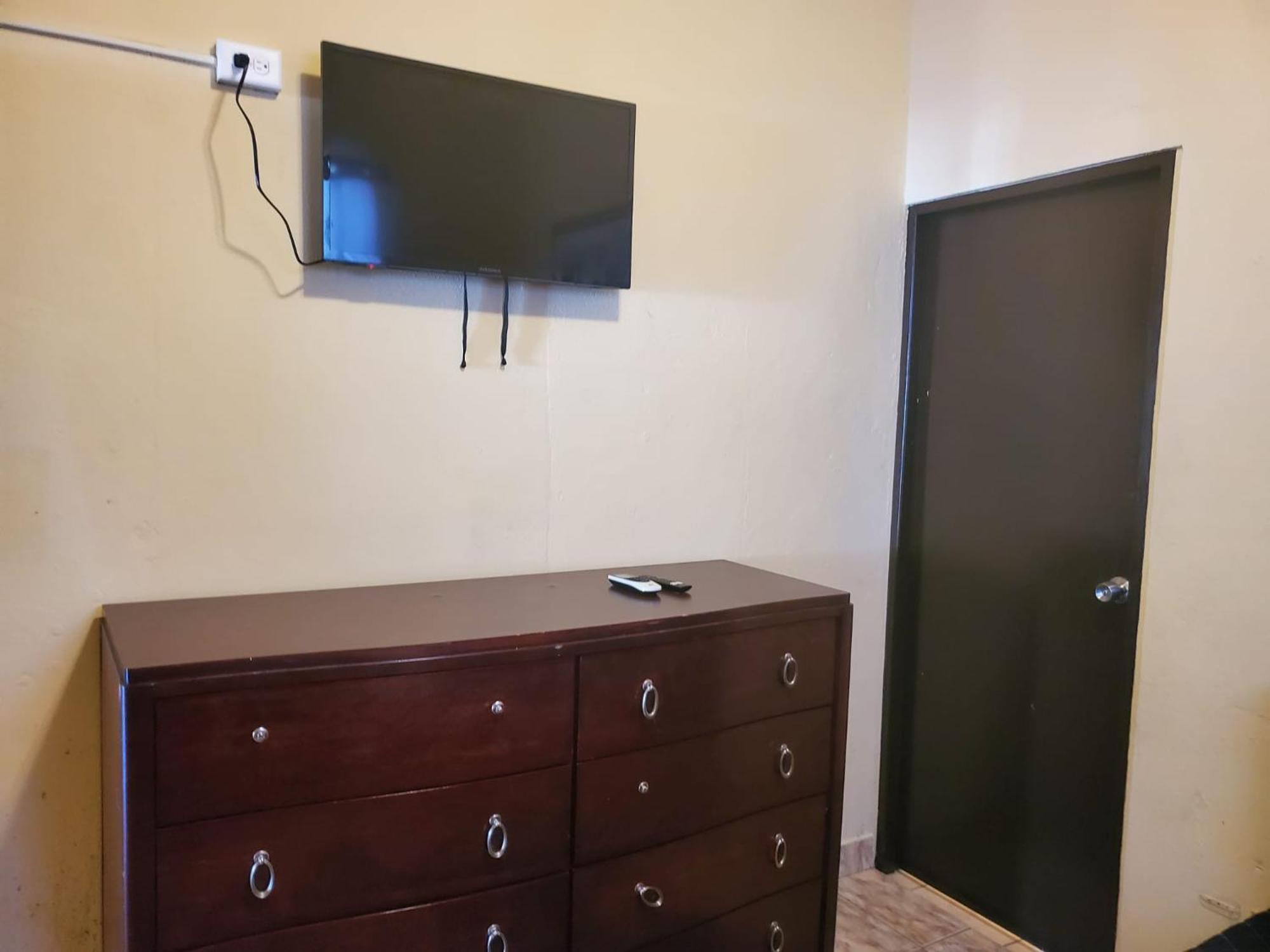 Del Valle Casa Near Trendy Calle Loiza- One Bedroom With Queen * San Juan