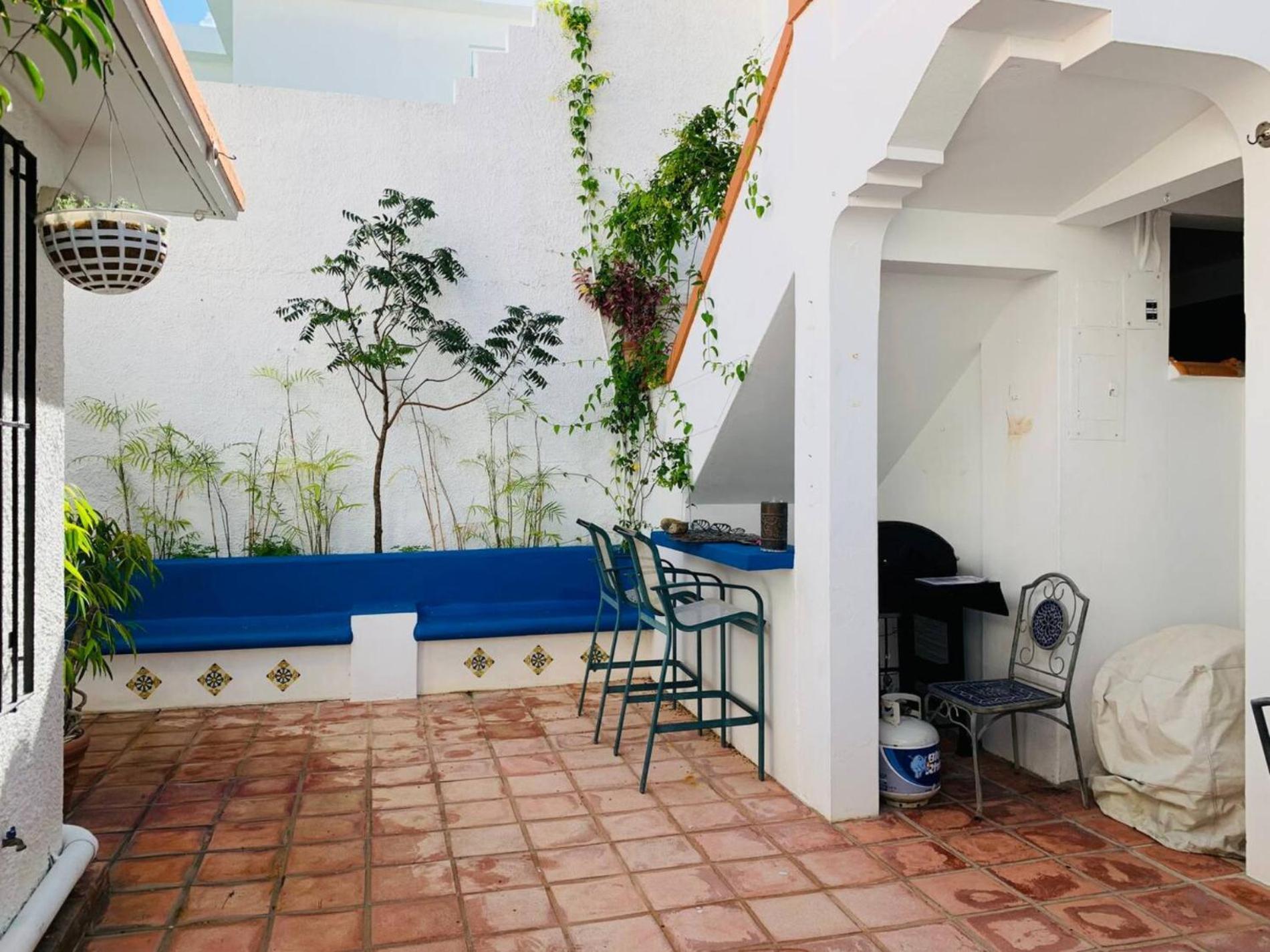 Bright & Airy Spanish Steps To Gen Ac - Main House Holiday home San Juan