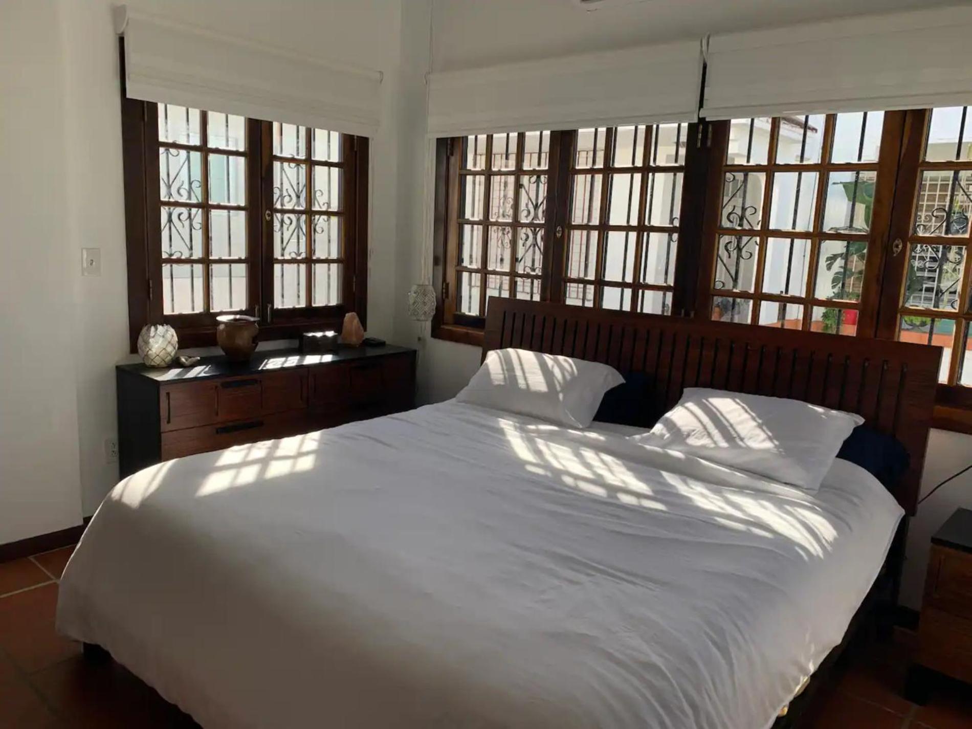 Bright & Airy Spanish Steps To Gen Ac - Main House * San Juan