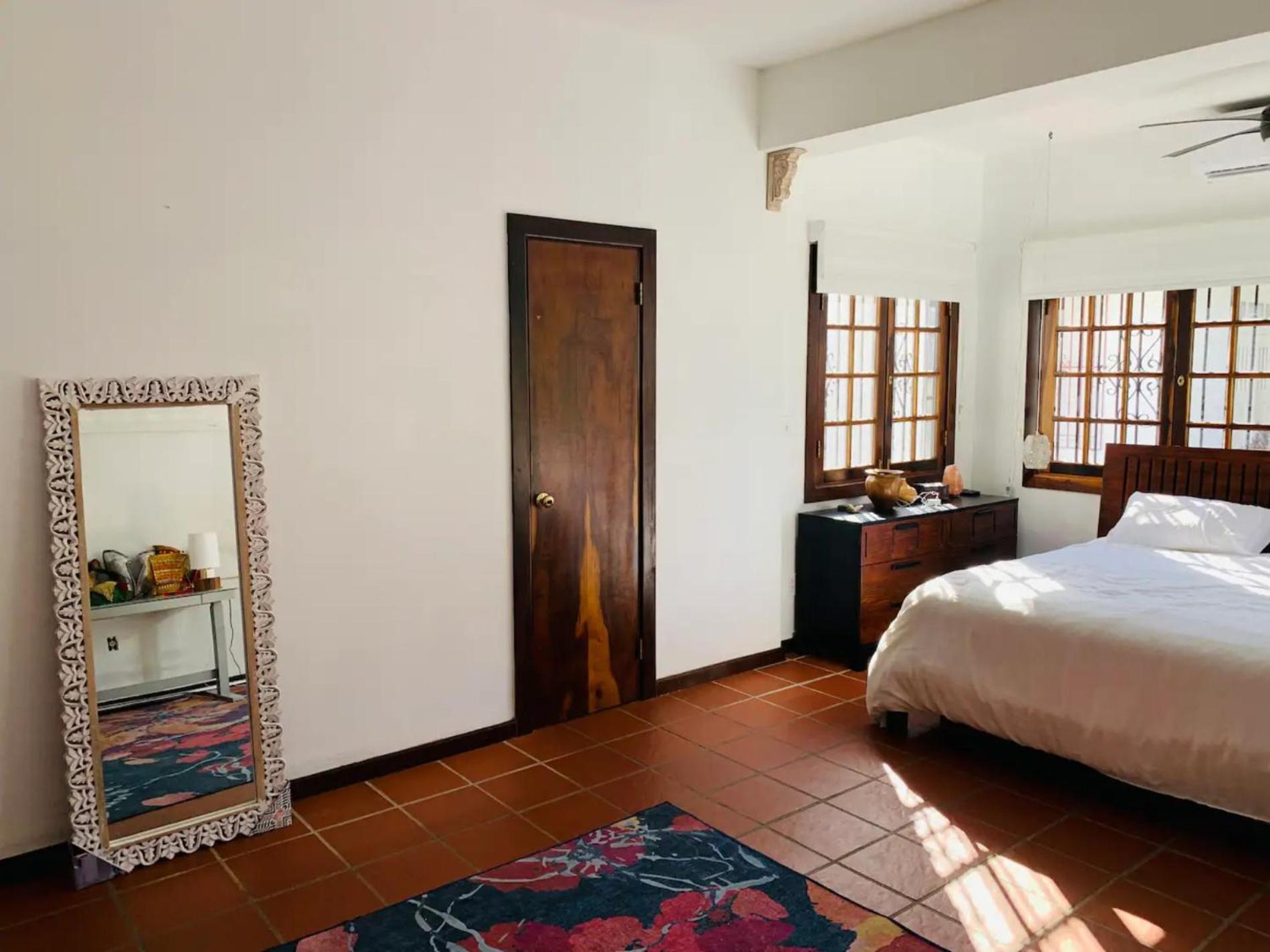 Bright & Airy Spanish Steps To Gen Ac - Main House Holiday home