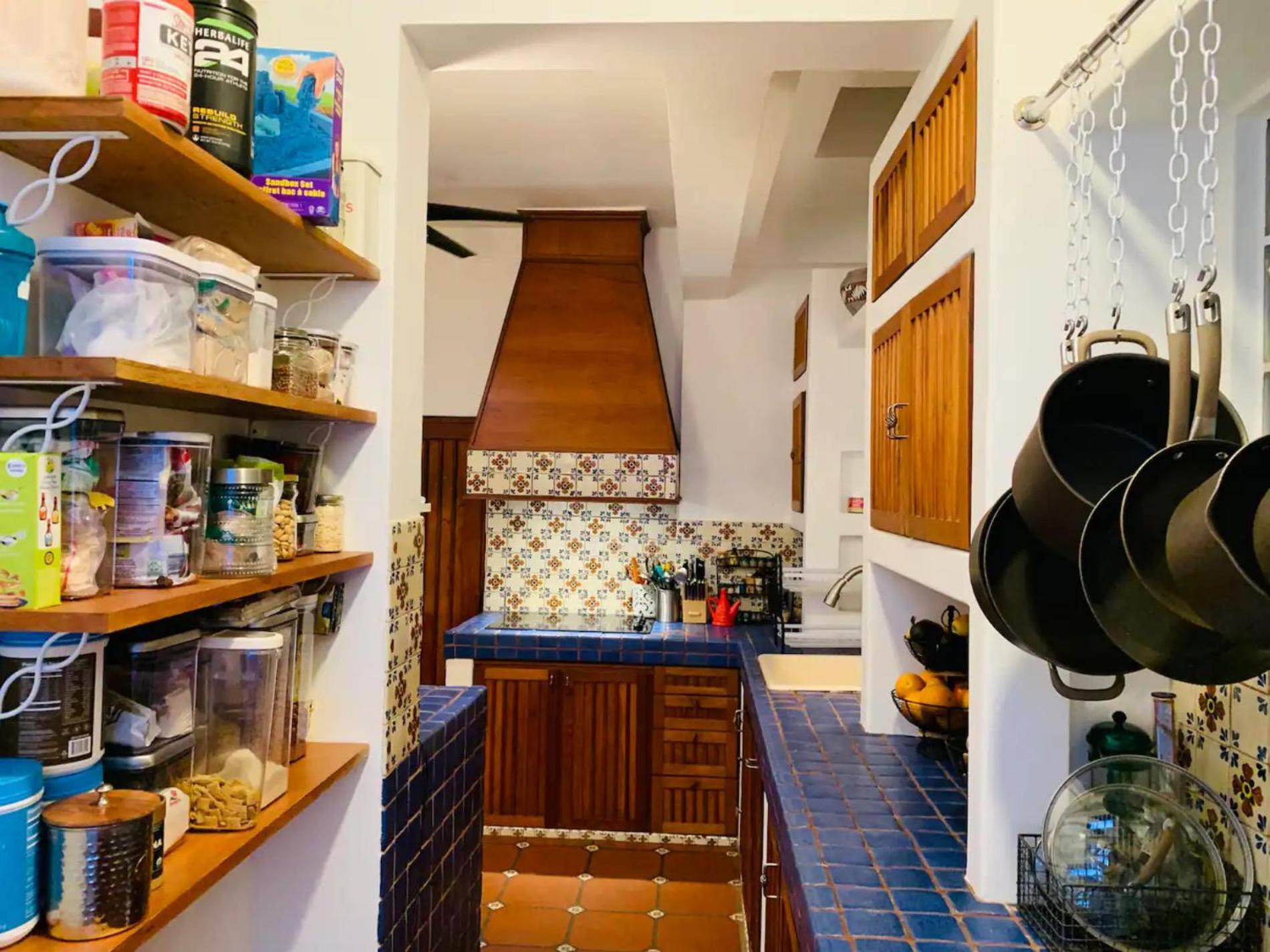 Bright & Airy Spanish Steps To Gen Ac - Main House Holiday home San Juan