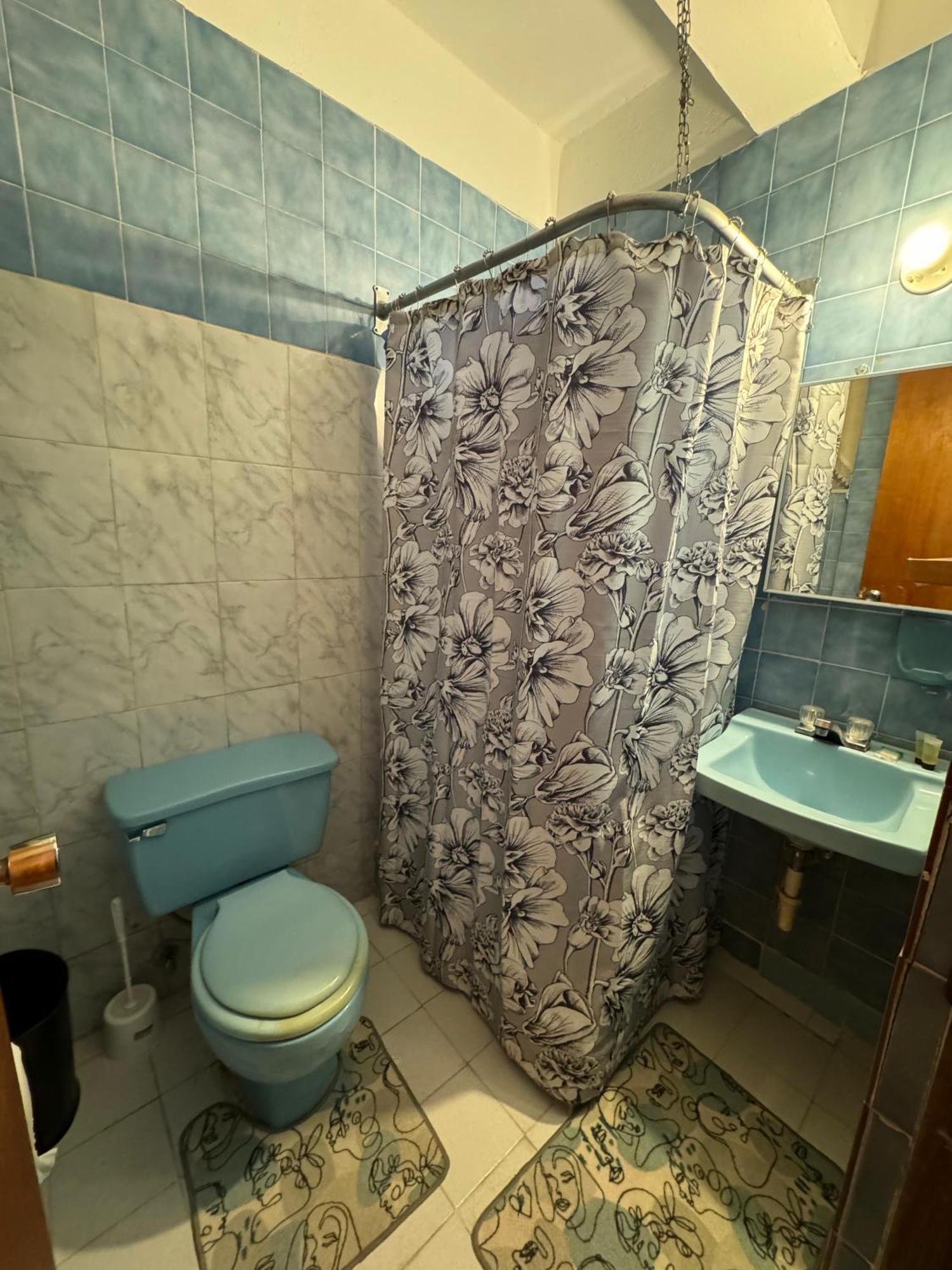 Economical Near Beach With Full Bed 4th Floor San Juan