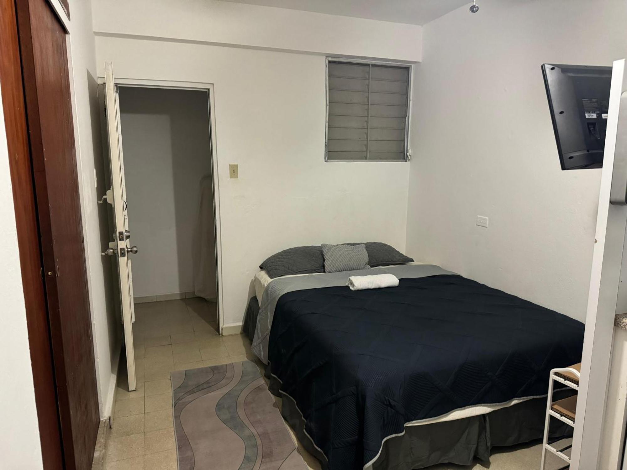 Economical Near Beach With Full Bed 4th Floor San Juan