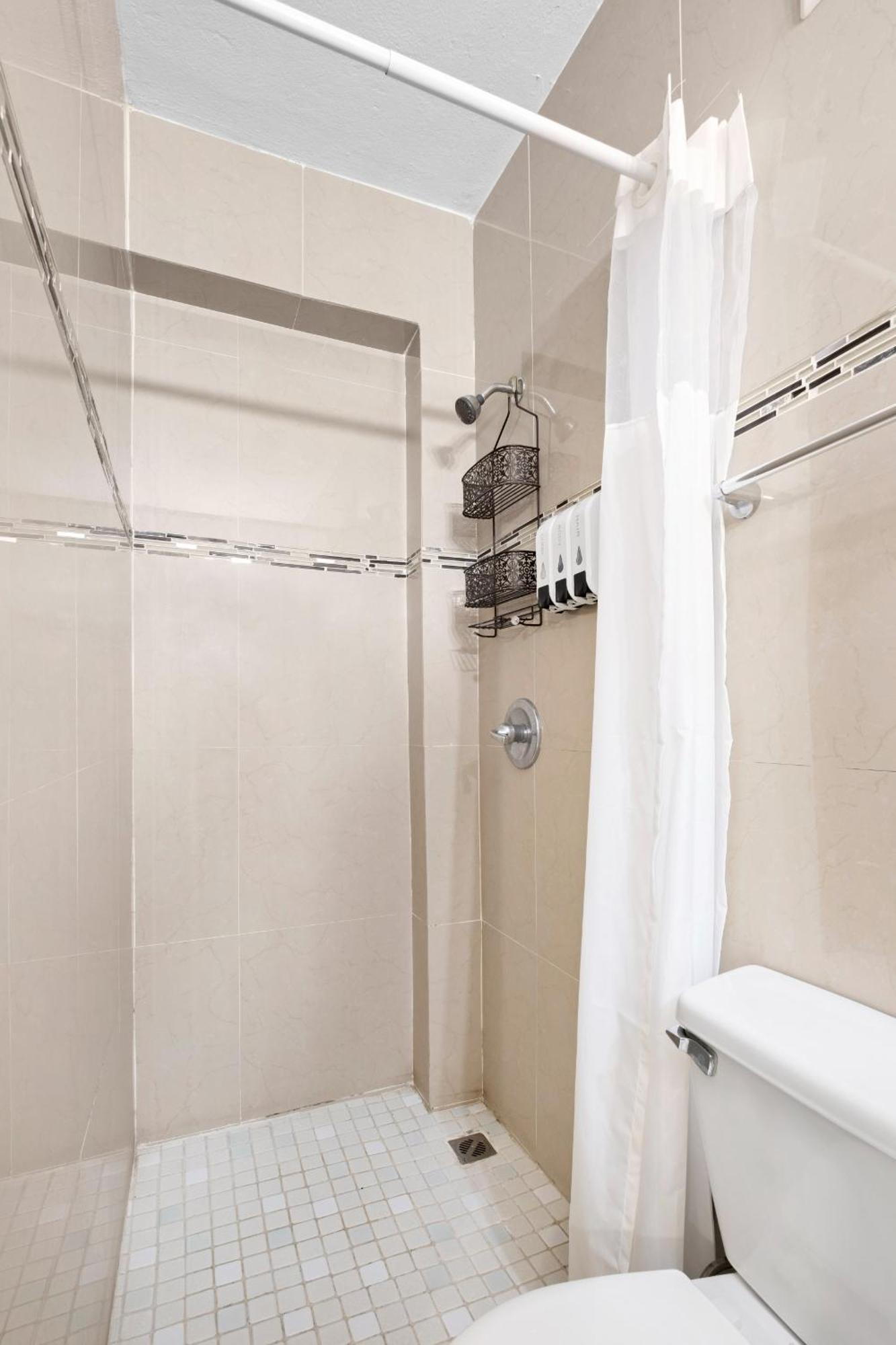 Apartment Prime Location At Condado 1br 1ba - 8 *