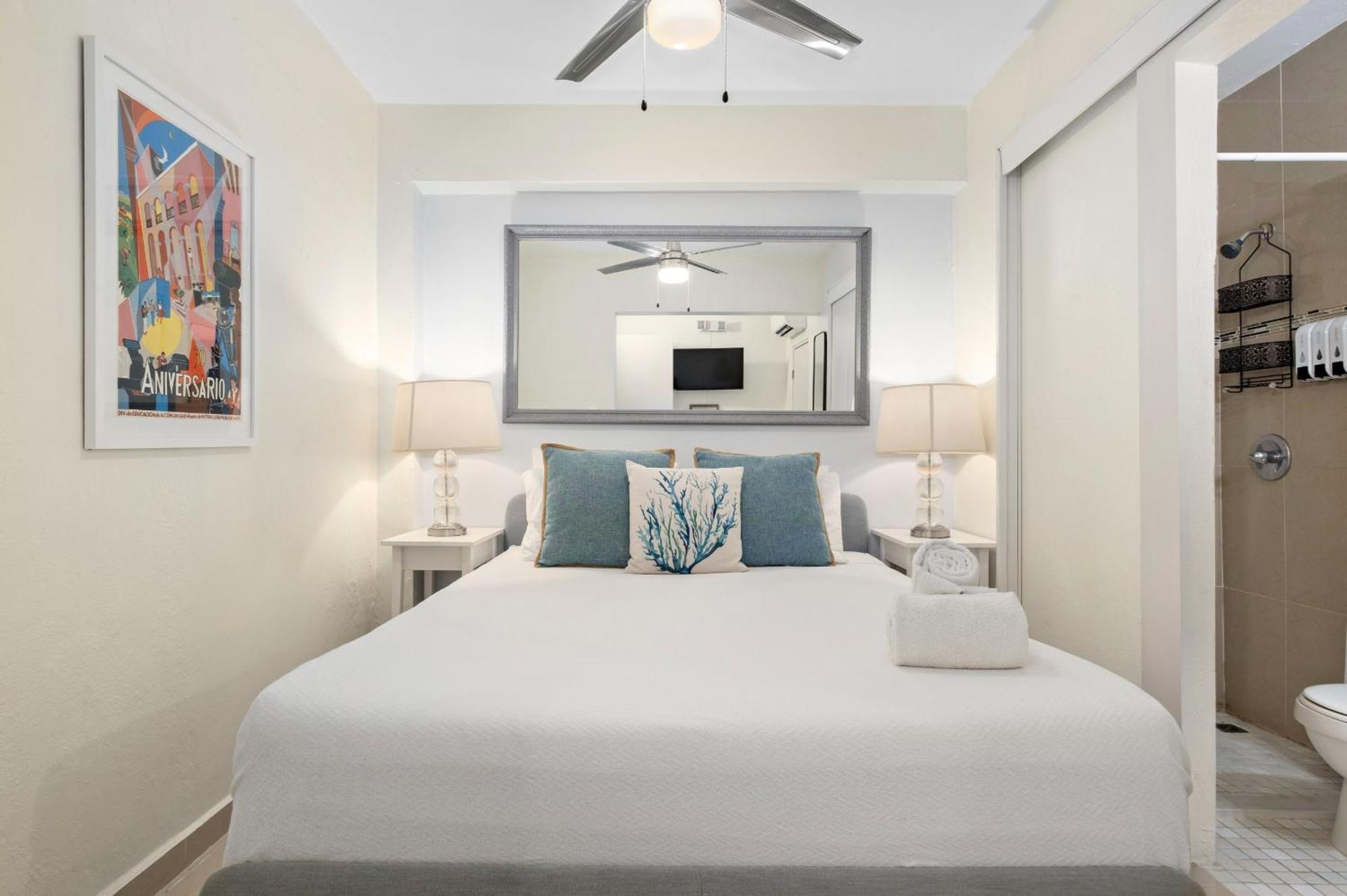 Prime Location At Condado 1br 1ba - 8 *