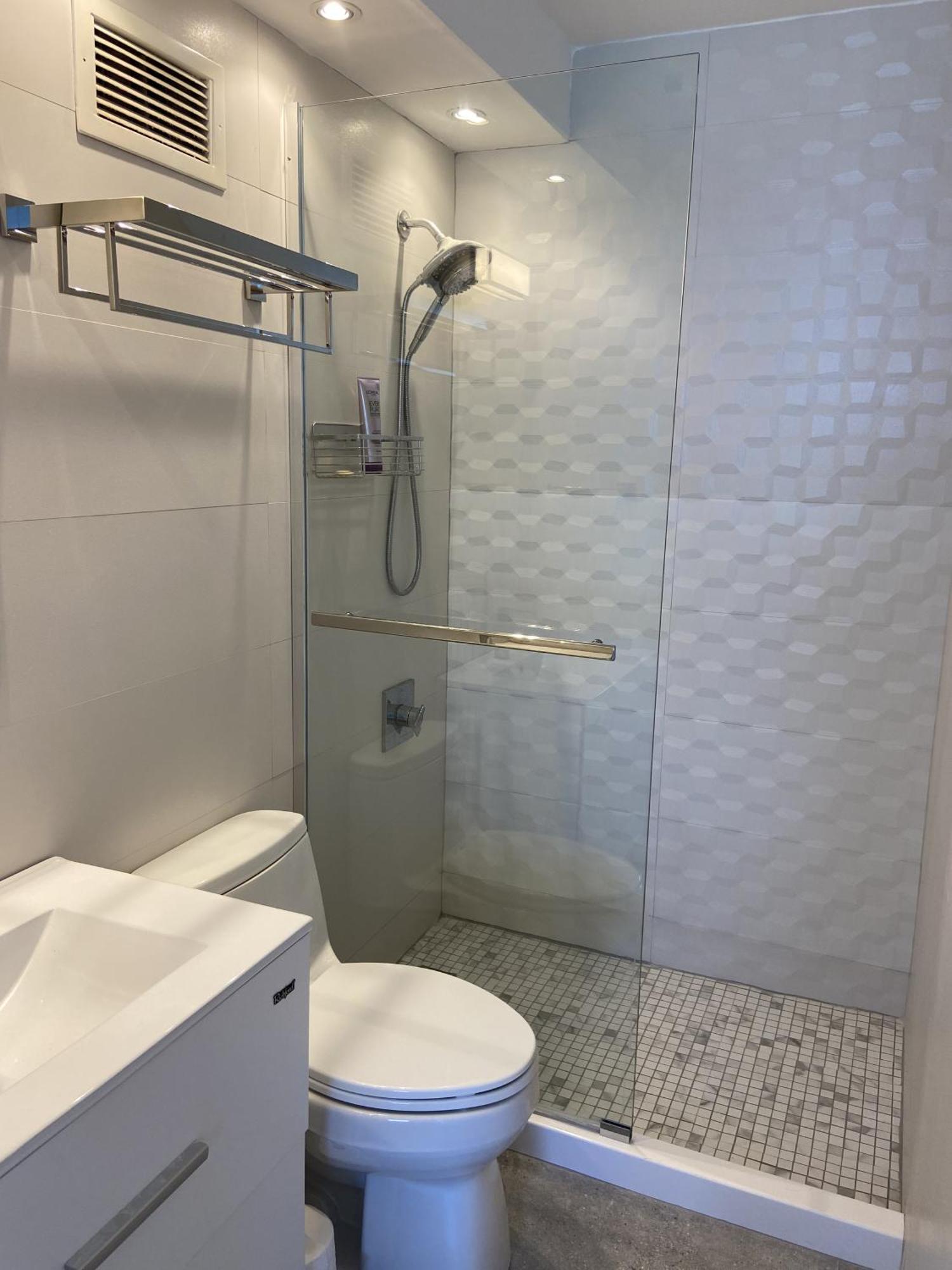 Kasa Blue Ocean - 2 Bed 2 Bath For 4 Ocean View Balcony Beachfront Pool Apartment San Juan